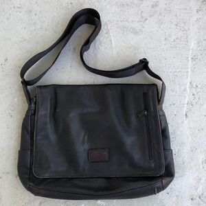 Tumi  Messenger  bag